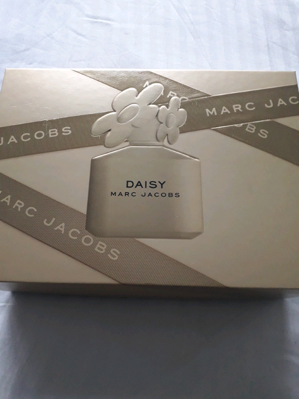 marc jacobs daisy handbag size